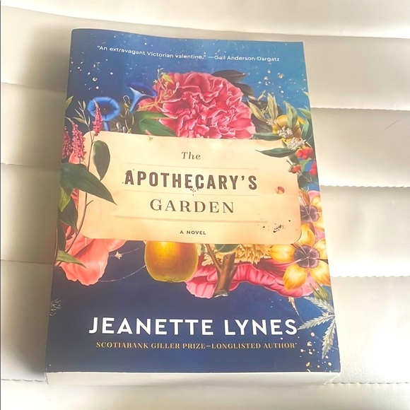 The Apothecary's Garden Novel - Picture 1 of 1